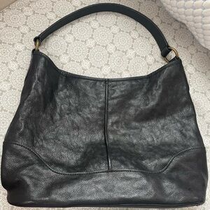 Authentic Frye Black Leather Lucy Hobo Bag in preloved condition 🔥